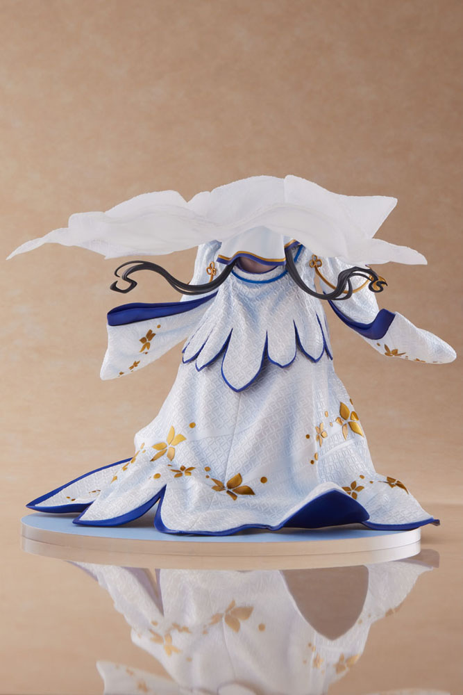 is it wrong to try to pick up girls in a dungeon hestia shiromuku ver scale figure ()