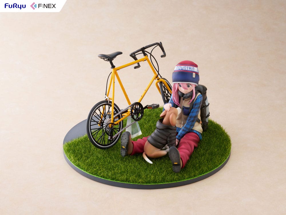 laid back camp nadeshiko kagamihara scale figure ()