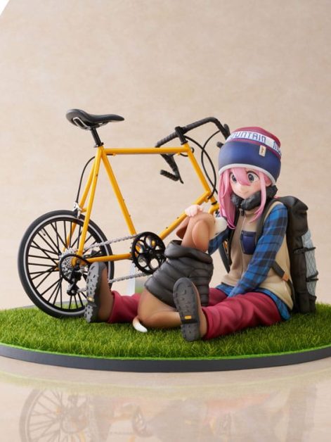 laid back camp nadeshiko kagamihara scale figure ()