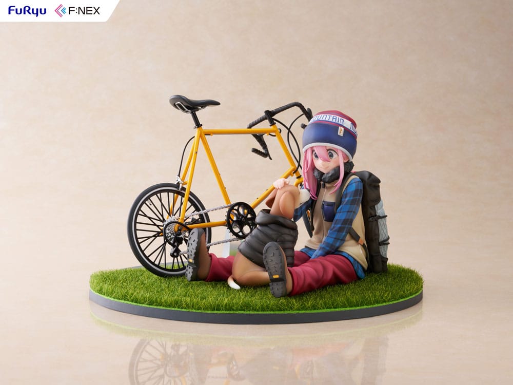 laid back camp nadeshiko kagamihara scale figure ()