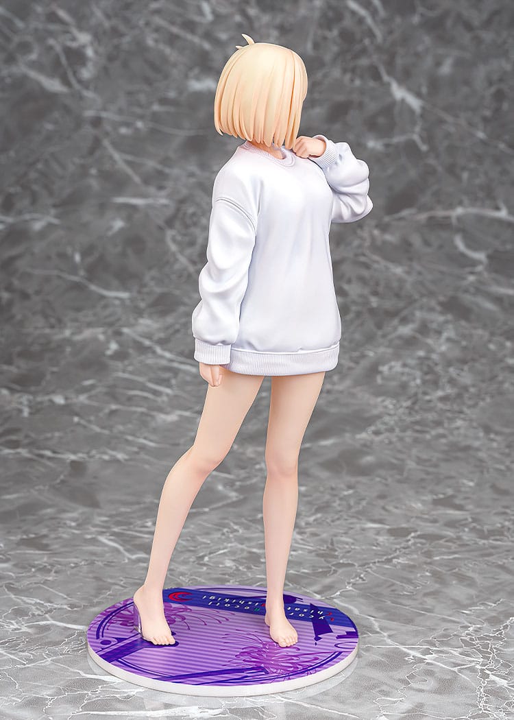 lycoris recoil chisato nishikigi oversized sweatshirt ver scale figure ()