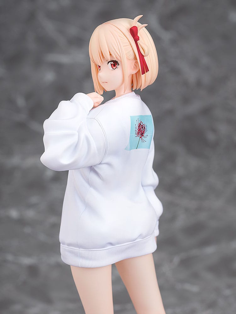 lycoris recoil chisato nishikigi oversized sweatshirt ver scale figure ()