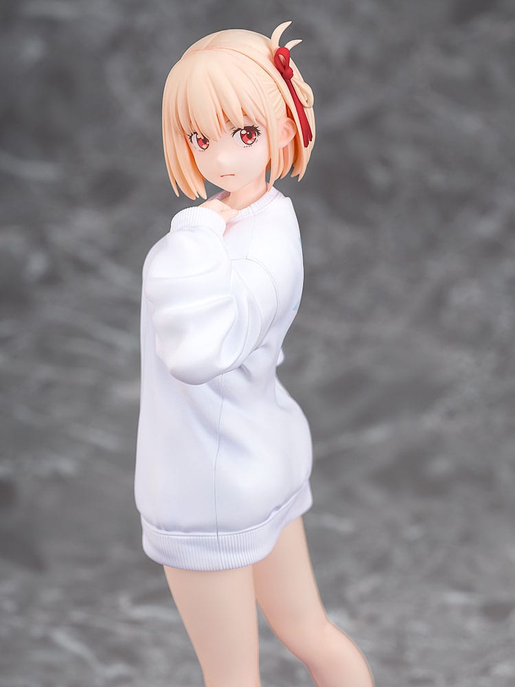 lycoris recoil chisato nishikigi oversized sweatshirt ver scale figure ()