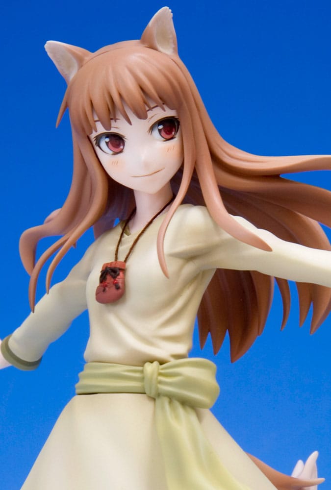 spice and wolf holo scale figure ()