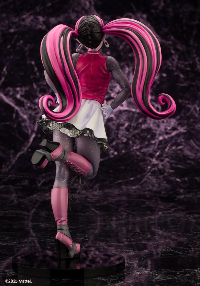 monster high draculaura scale figure ()